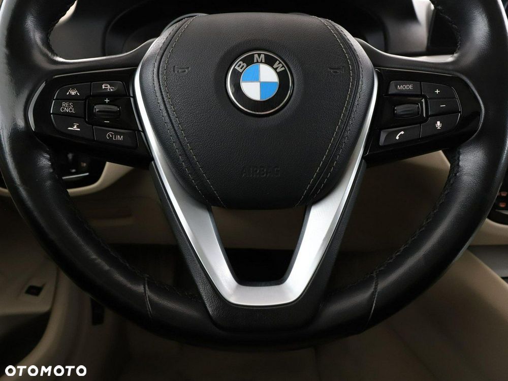 BMW Seria 5 520d xDrive - 22