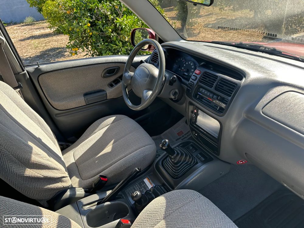 Suzuki Grand Vitara Metal Top 2.0 TDi - 38