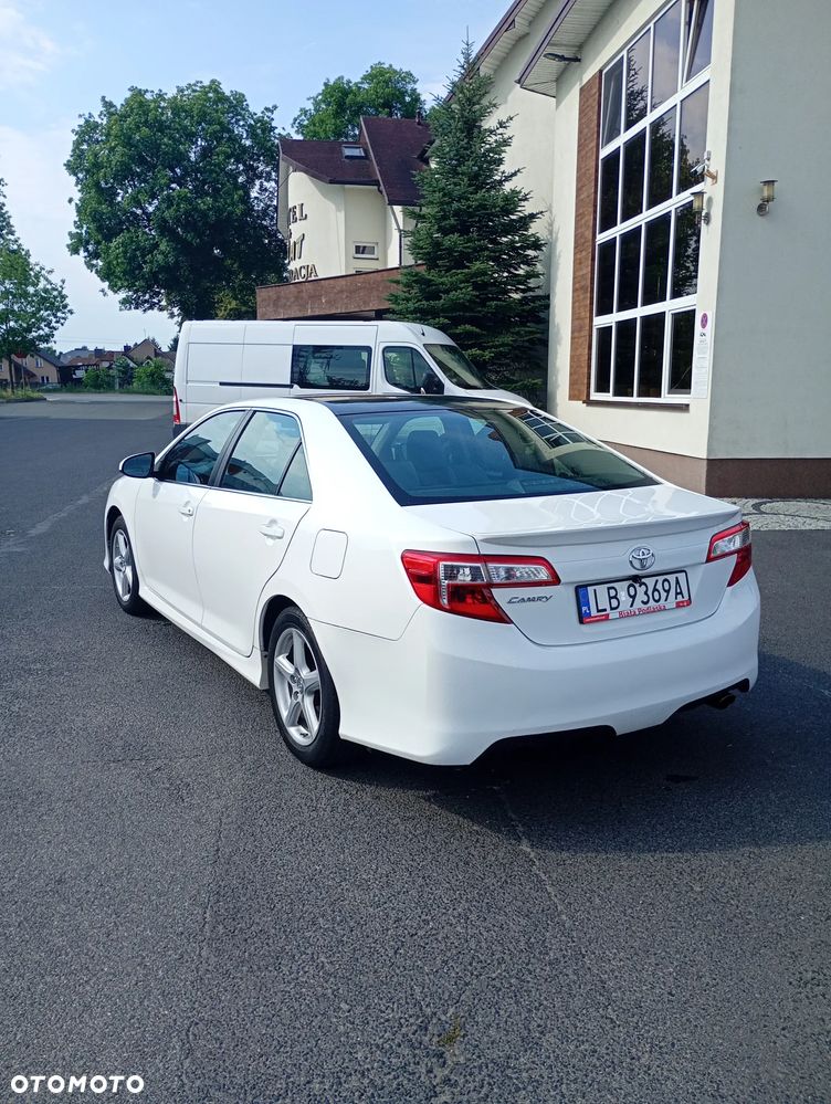 Toyota Camry - 5