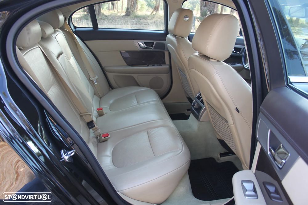 Jaguar XF 3.0 D V6 S Premium Luxury - 30