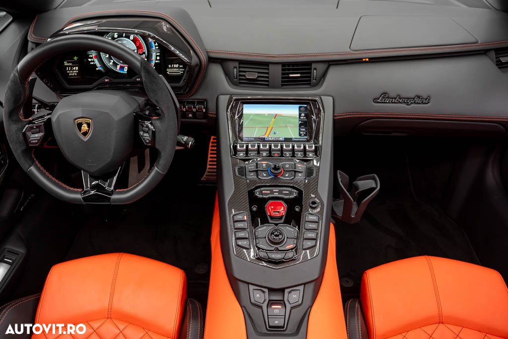 Lamborghini Aventador S Roadster - 11