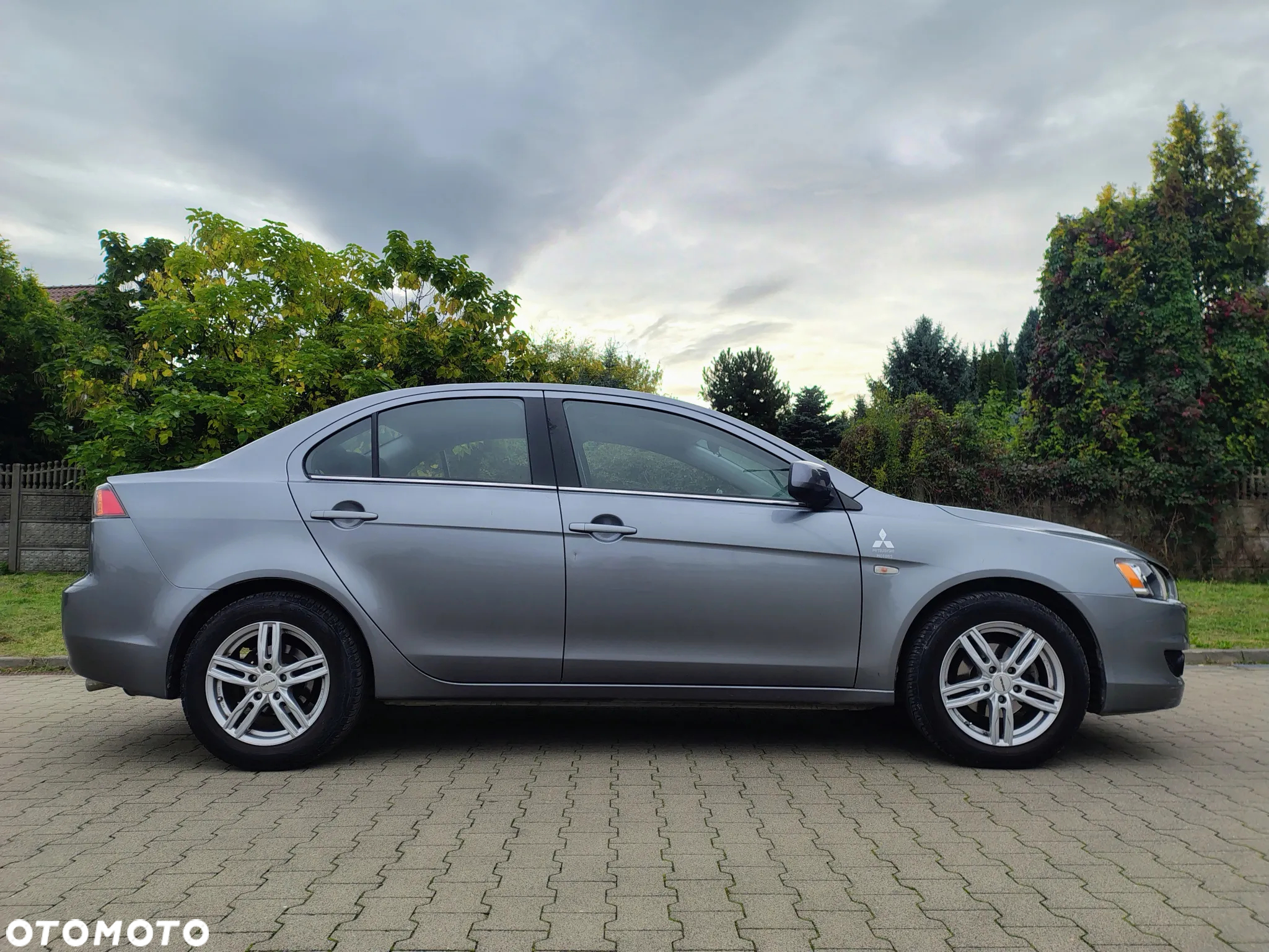 Mitsubishi Lancer 1.6 Invite - 3