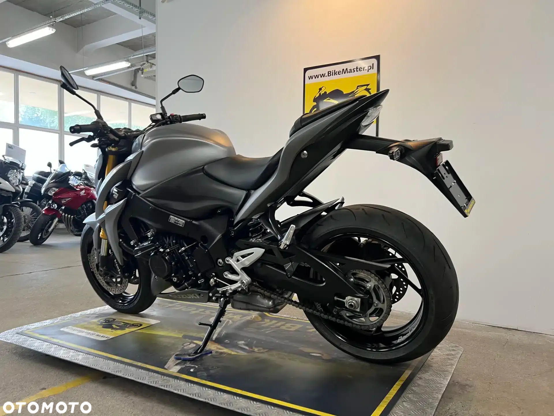 Suzuki GSX 1000 - 6