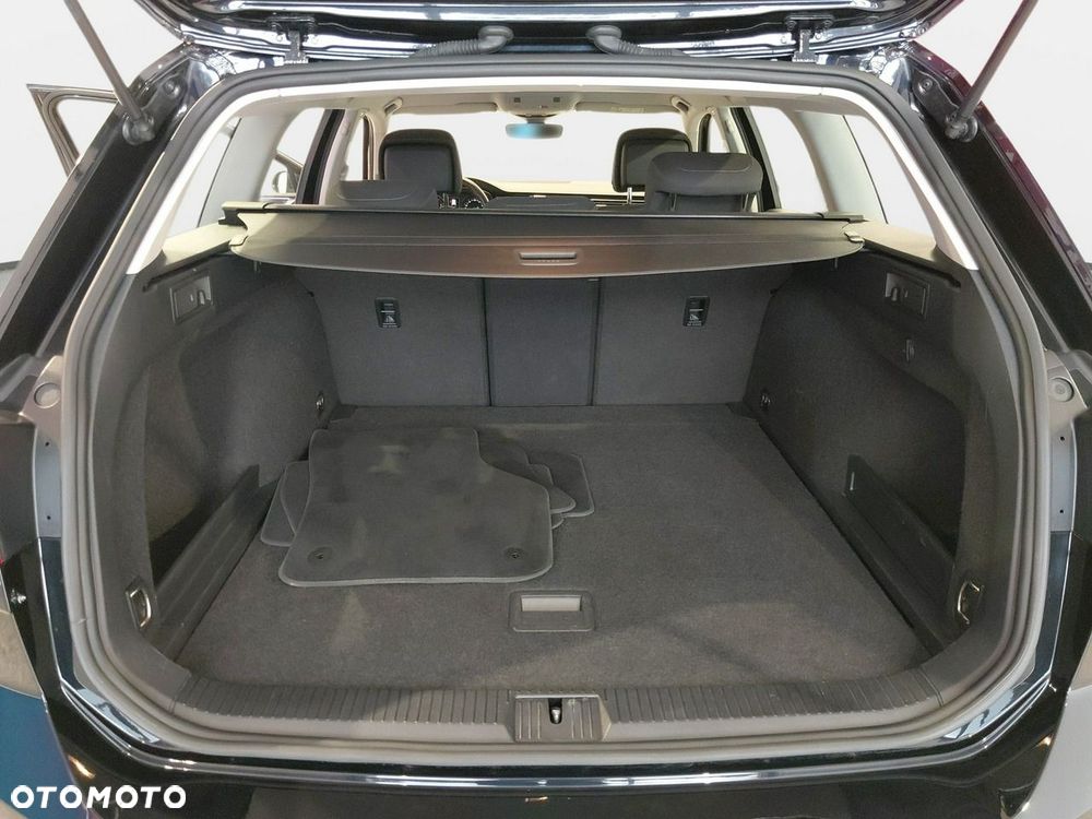 Volkswagen Passat Variant 2.0 TSI Business DSG - 19