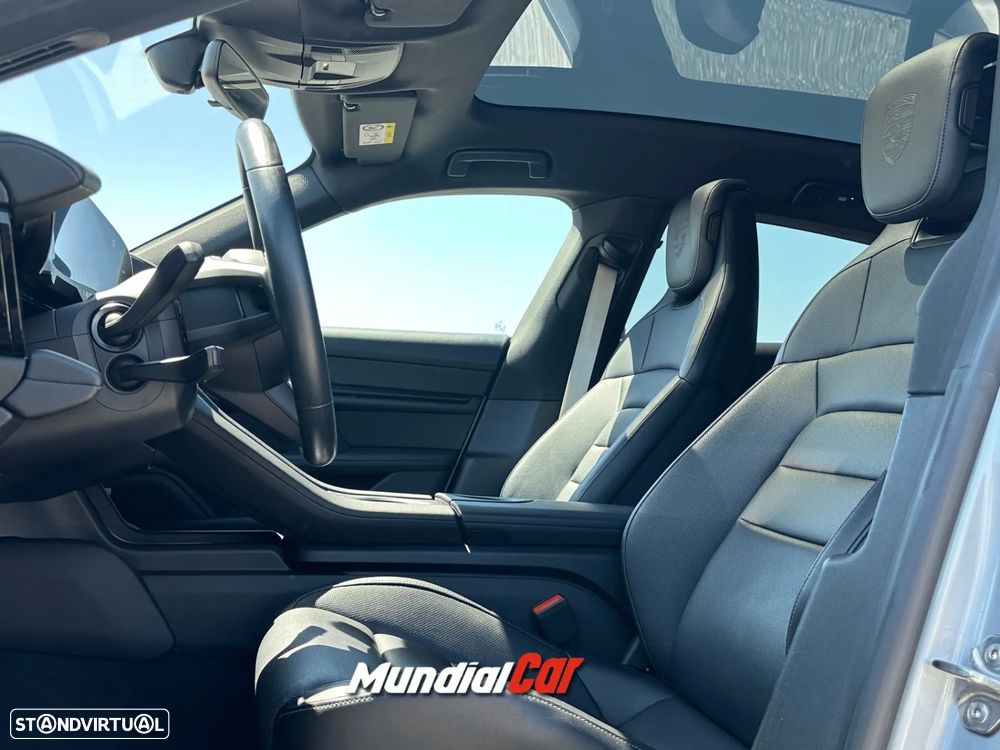 Porsche Taycan Cross Turismo 4 - 10