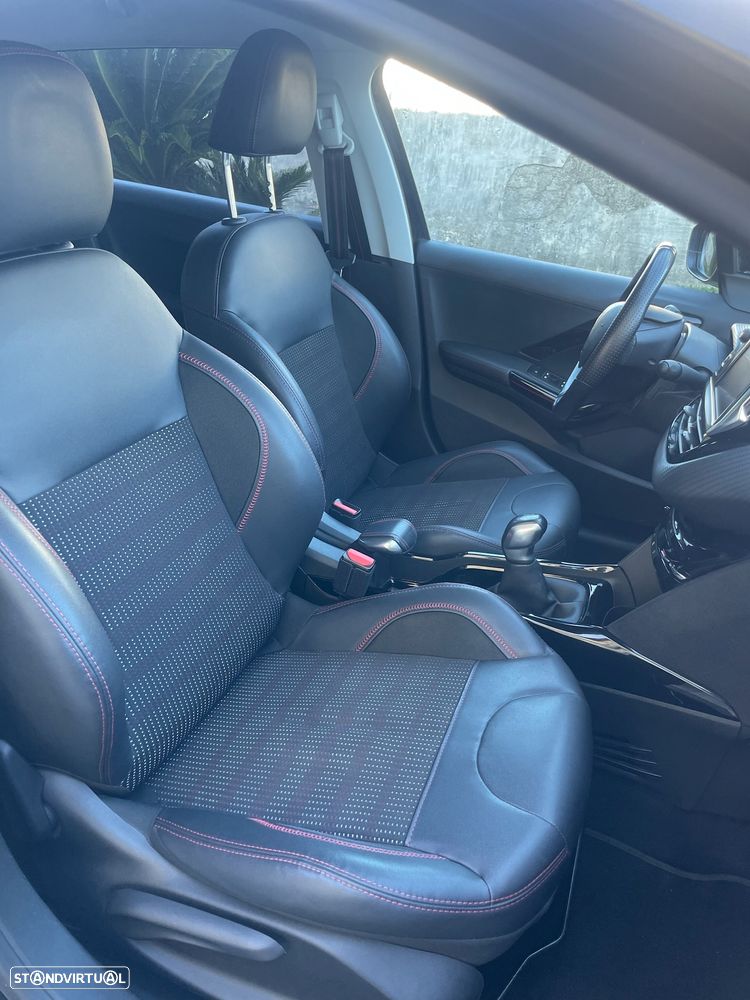 Peugeot 2008 1.2 PureTech GT Line - 16