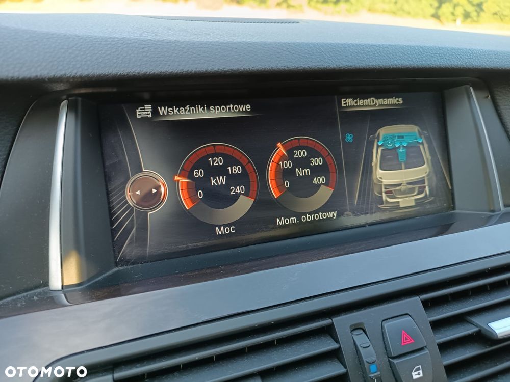 BMW Seria 5 528i xDrive Sport-Aut - 26