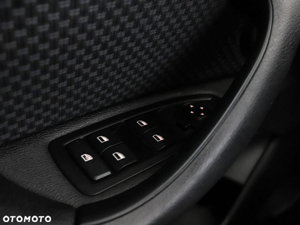 BMW X1 sDrive18d - 33