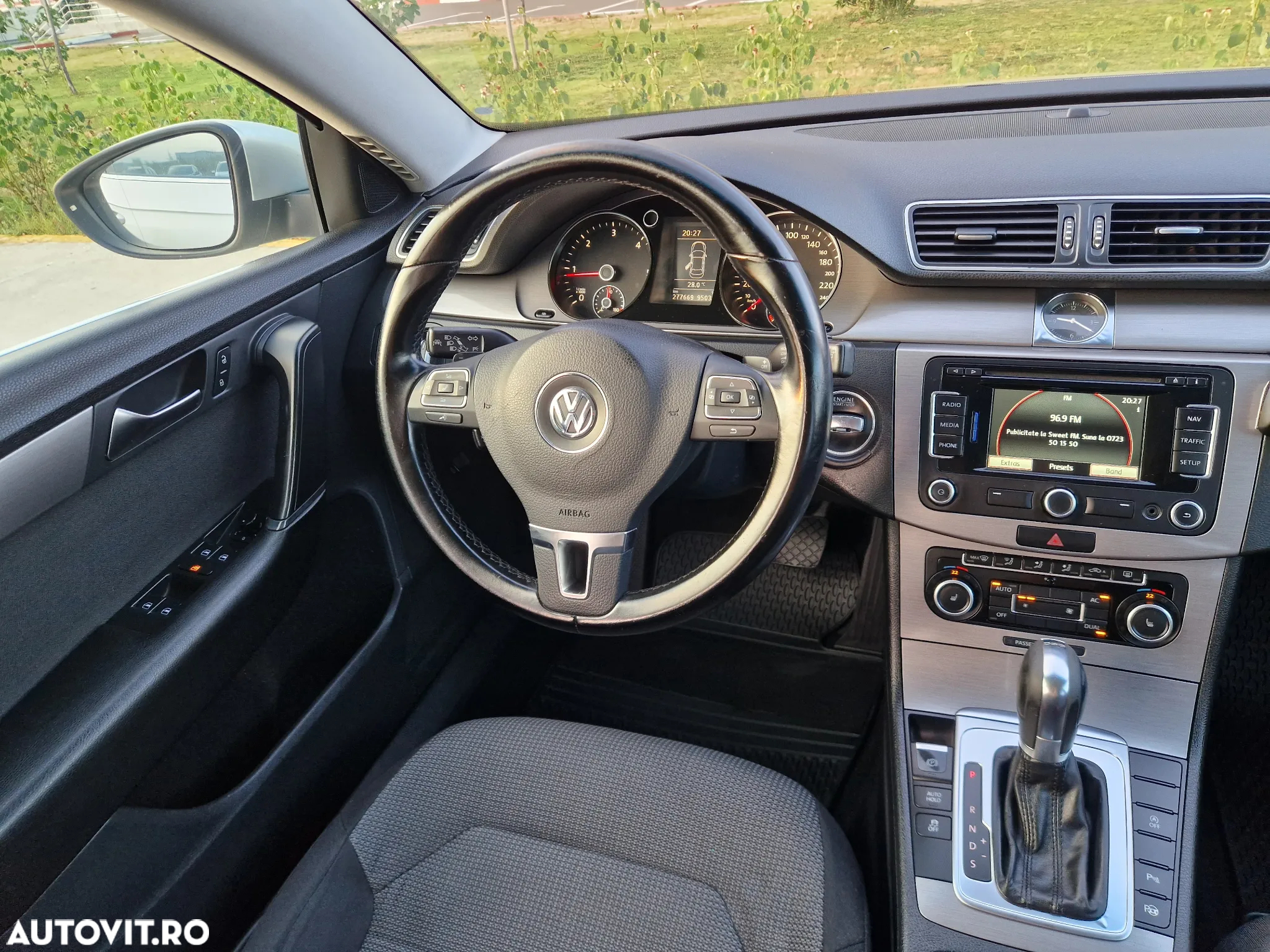 Volkswagen Passat - 20