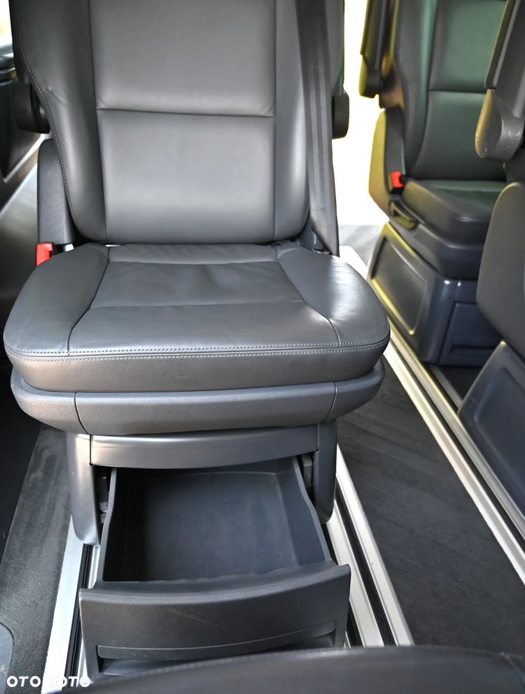 Volkswagen Multivan - 23