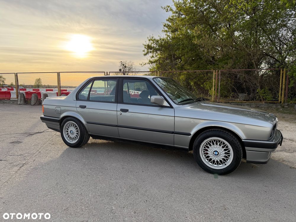 BMW Seria 3 325i - 1