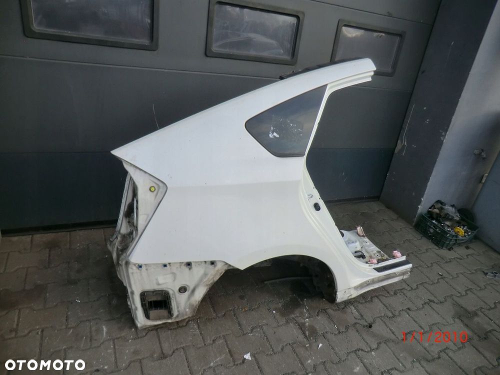 TOYOTA PRIUS III 10- BŁOTNIK PRAWY TYLNY