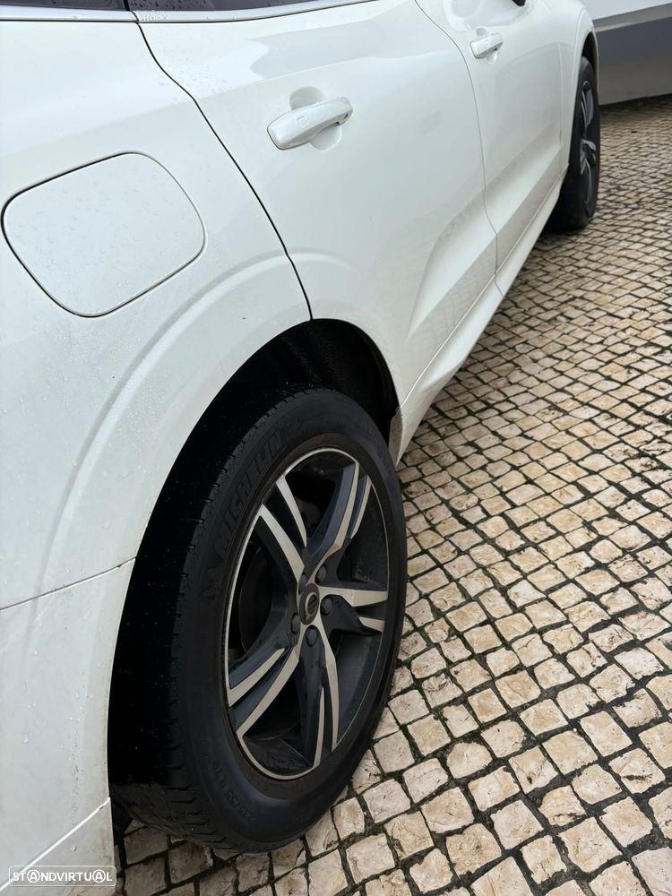 Volvo XC 60 2.0 D4 R-Design Geartronic - 4