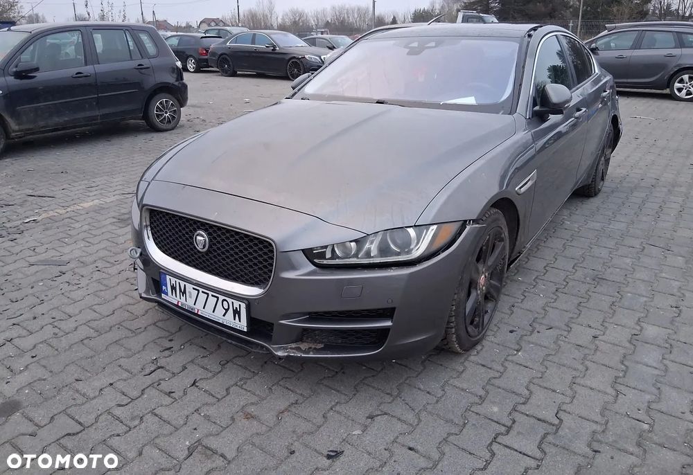 Jaguar XE 2.0 D Prestige - 2