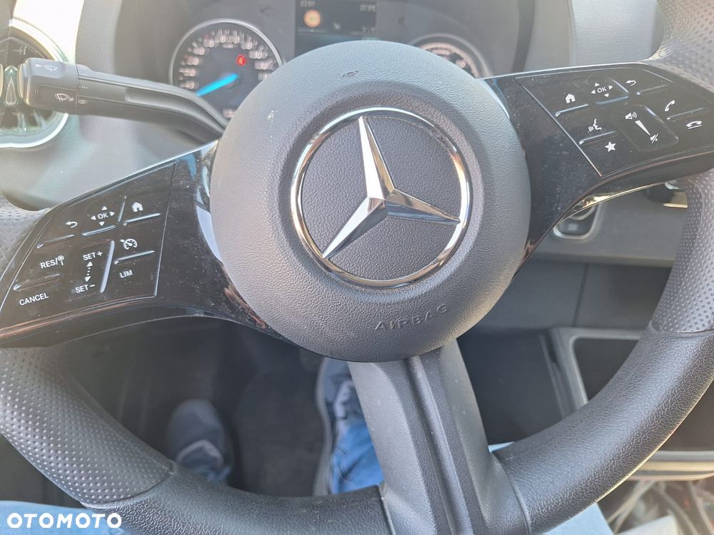 Mercedes-Benz Sprinter - 26