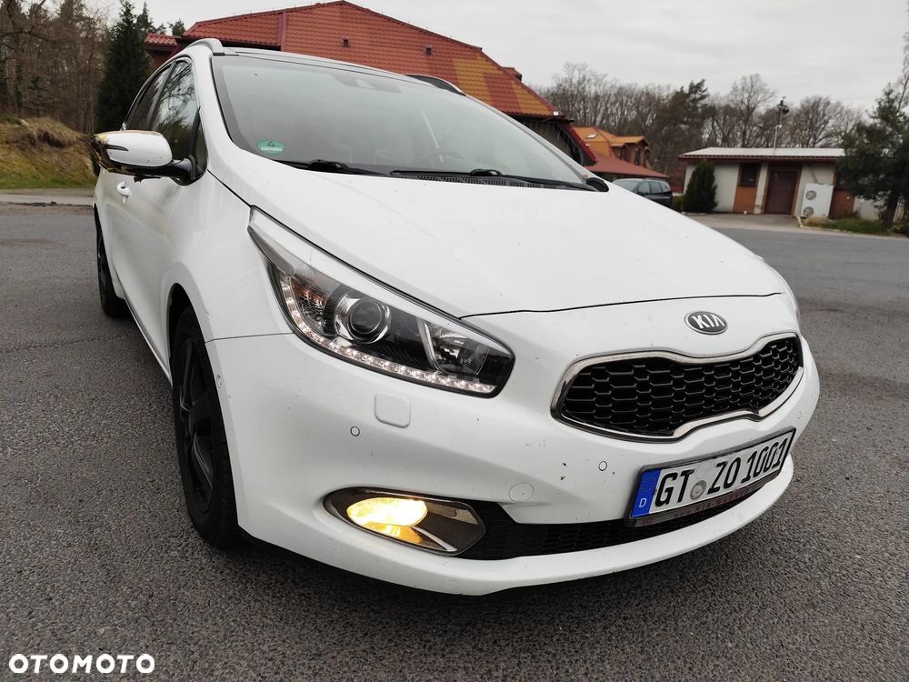 Kia Ceed 1.6 CRDi 128 ISG Dream Team Edition - 38