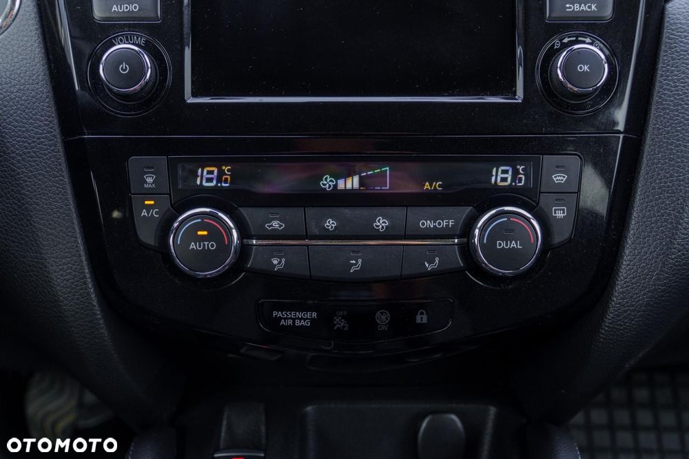 Nissan Qashqai 1.3 DIG-T N-Connecta - 29