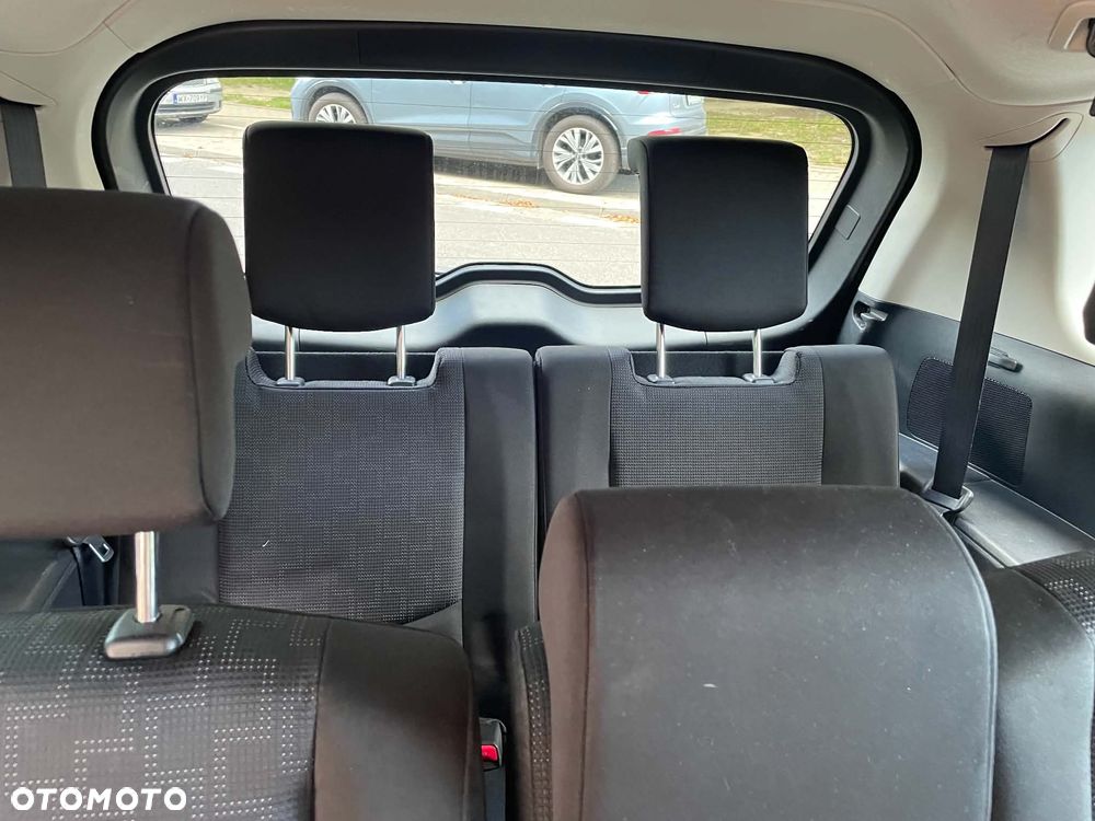 Mazda 5 - 8