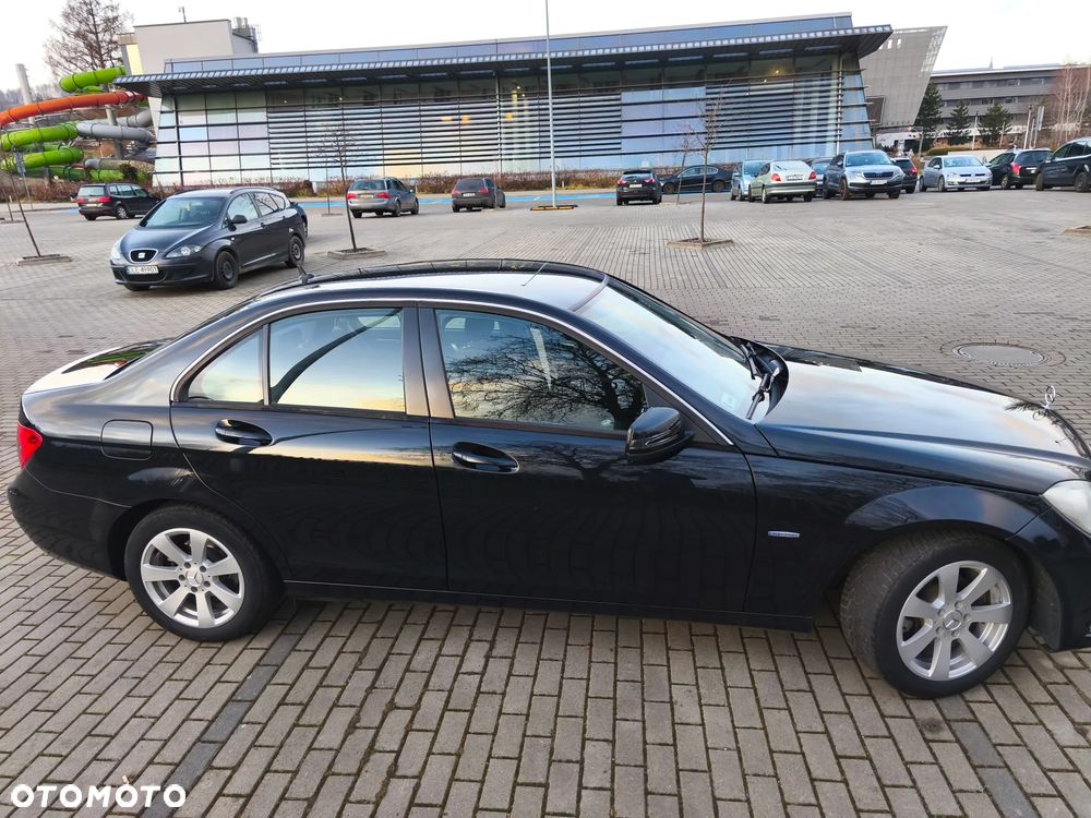 Mercedes-Benz Klasa C 180 CGI BlueEff Avantgarde - 3