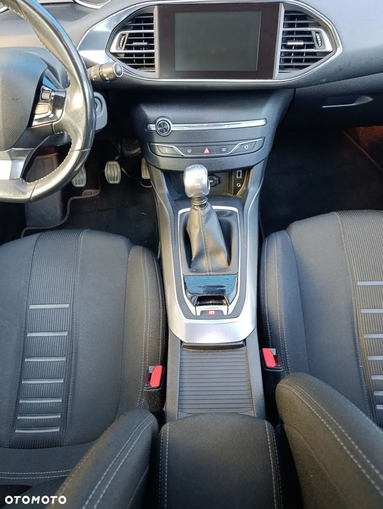 Peugeot 308 1.6 e-HDi Allure S&S - 16