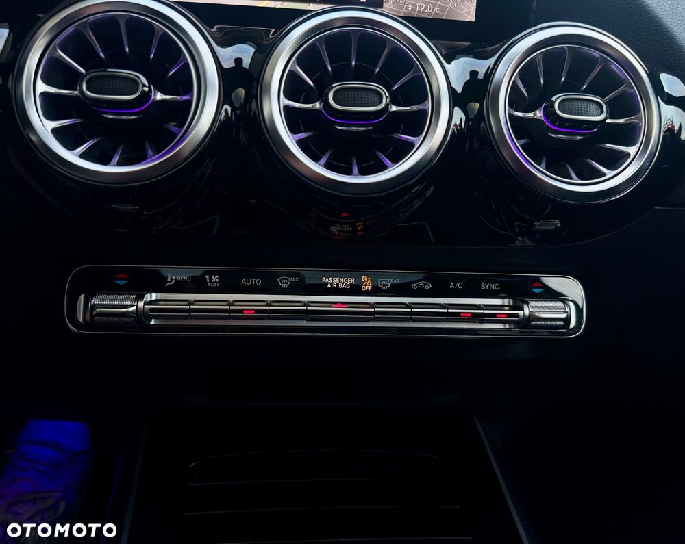 Mercedes-Benz GLA 250 4-Matic AMG Line - 31