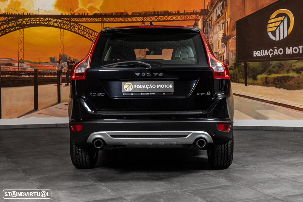 Volvo XC 60 2.0 D3 Drive R-Design - 4