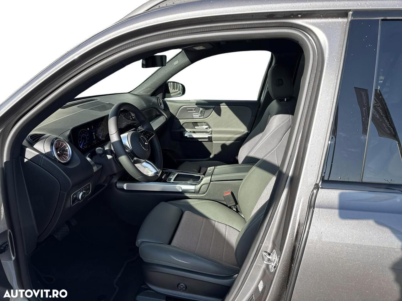 Mercedes-Benz EQB 300 4MATIC - 11