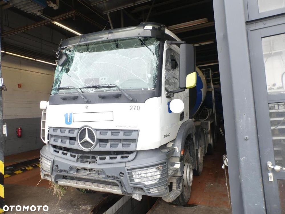 Mercedes-Benz 3240 - 1
