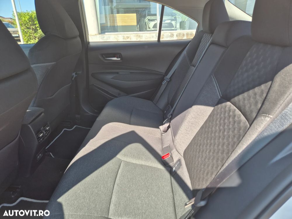 Toyota Corolla 1.8 HSD Business - 17