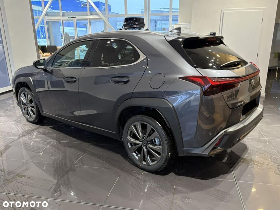 Lexus UX 300h F Sport Design - 4