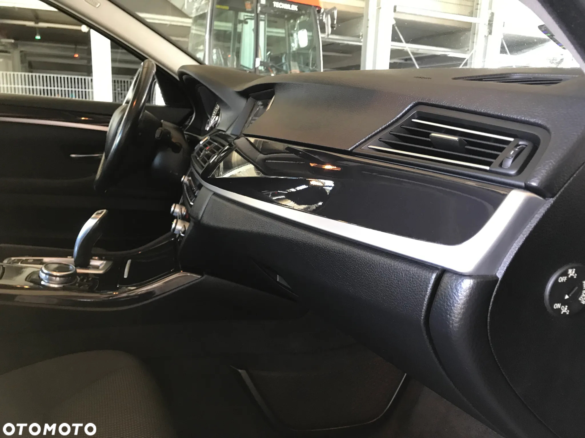 BMW Seria 5 520d - 24