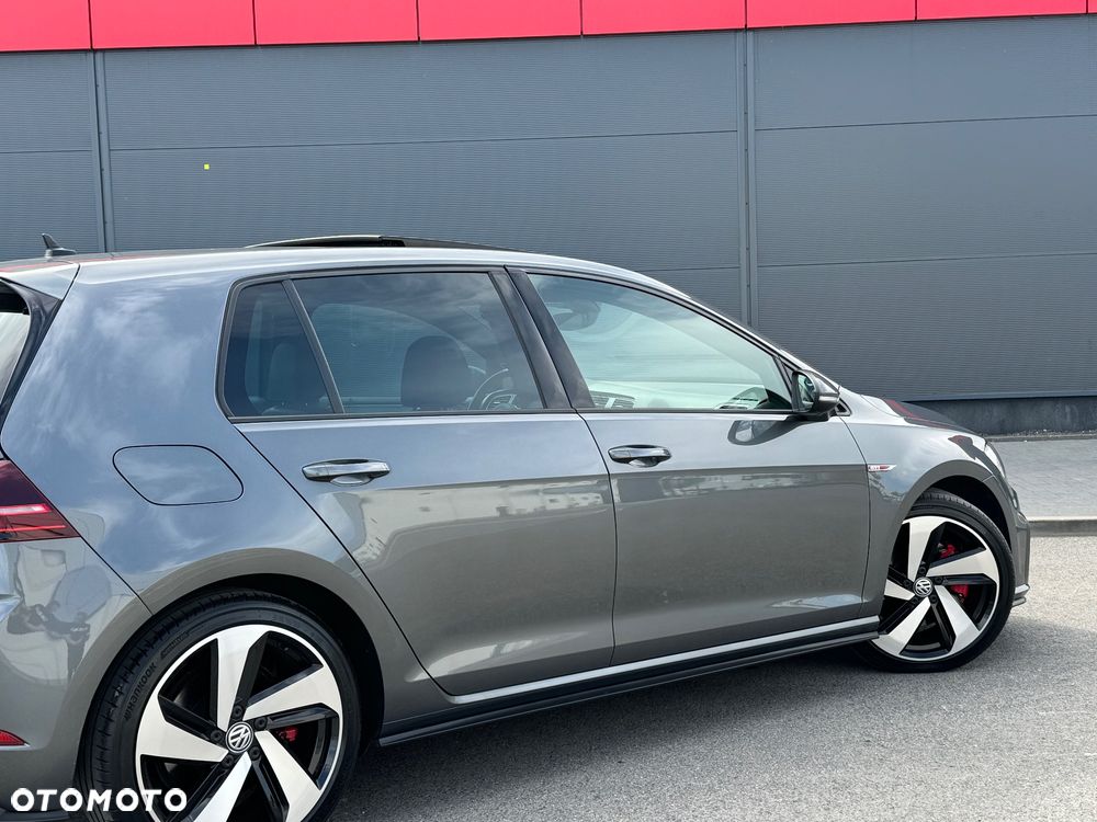 Volkswagen Golf - 17