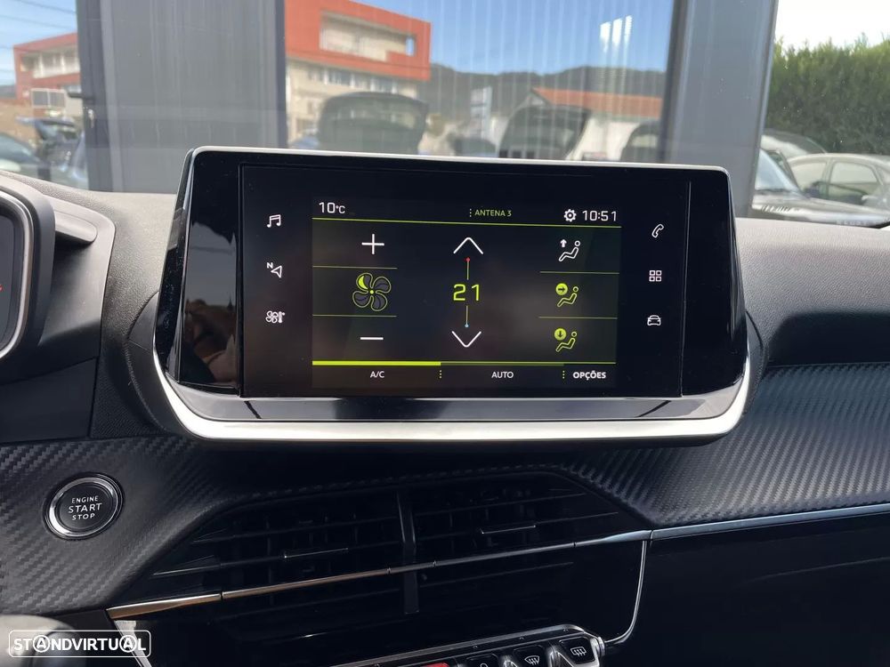 Peugeot 2008 1.2 PureTech Allure EAT8 - 29