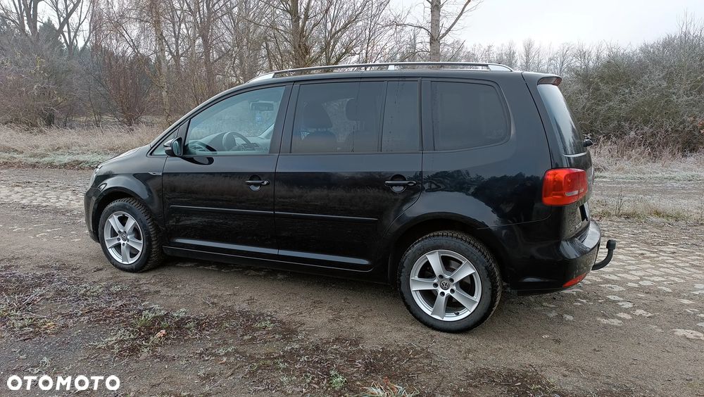 Volkswagen Touran - 10