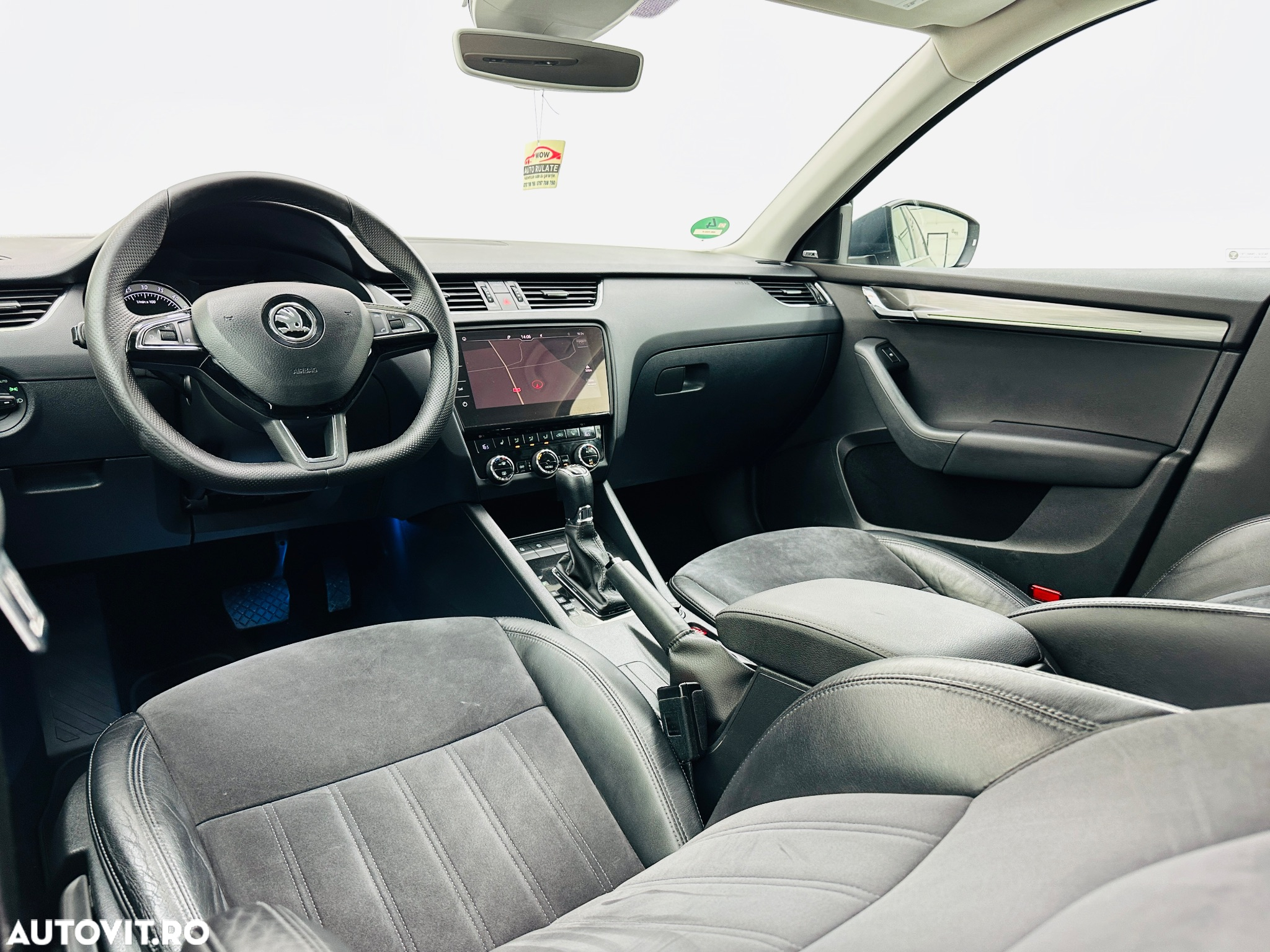 Skoda Octavia Combi 1.6 TDI DSG Premium Edition - 23