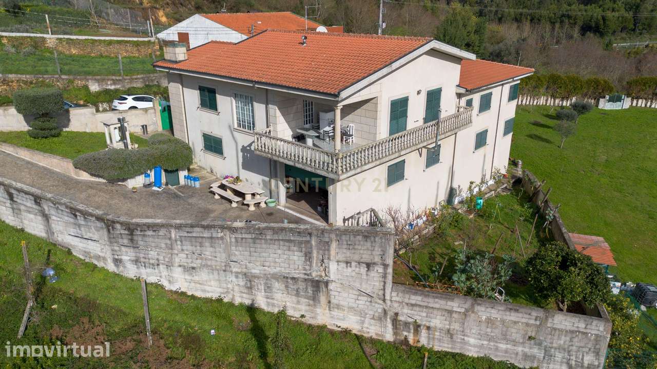 Deslumbrante Quinta T5 com terreno urbano de 5000m2 em Aguiar de Sousa - Grande imagem: 2/60