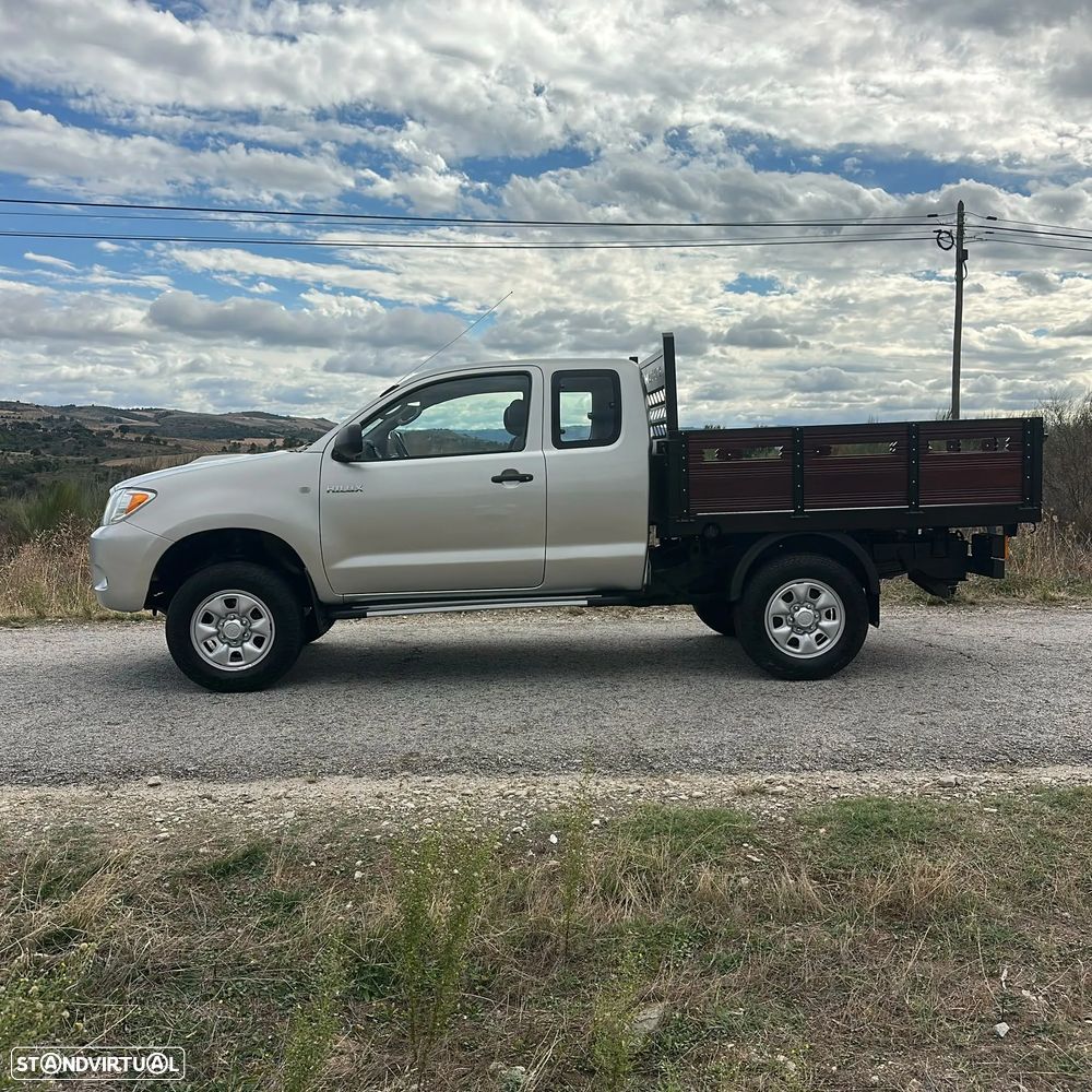Toyota Hilux 2.5 D-4D 120 CV 4x4 - 4 Lugares - 5