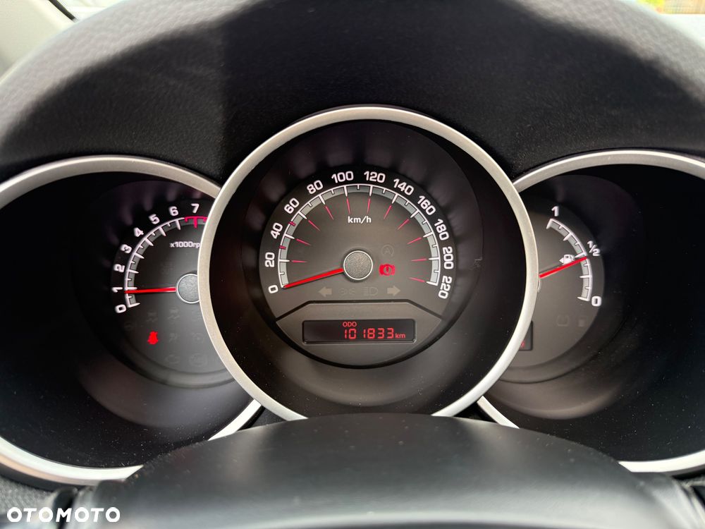 Kia Venga 1.6 L - 25