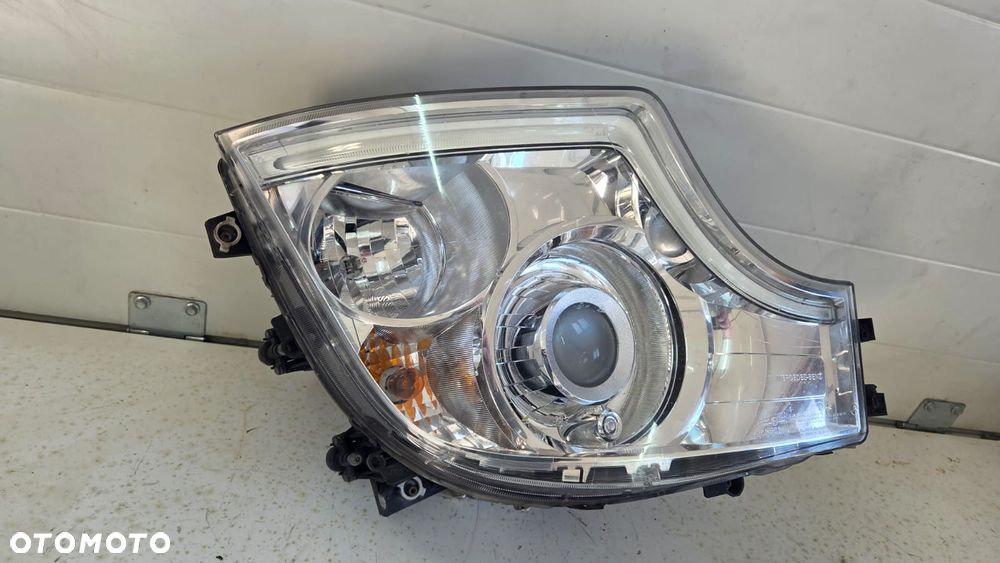 Lampa przednia reflektor xenon Mercedes mp4 9618205339 - 1