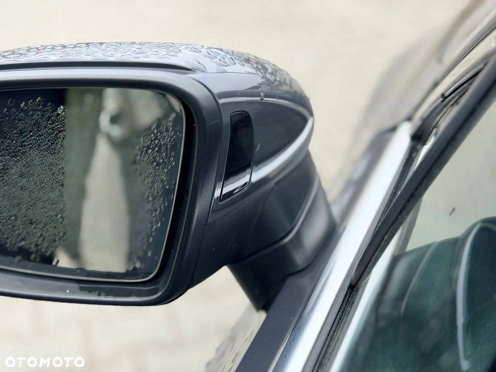 Volkswagen Passat - 32