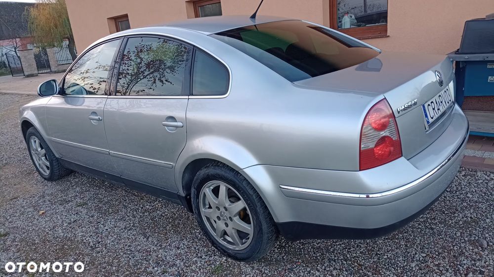 Volkswagen Passat 1.8T Basis - 4