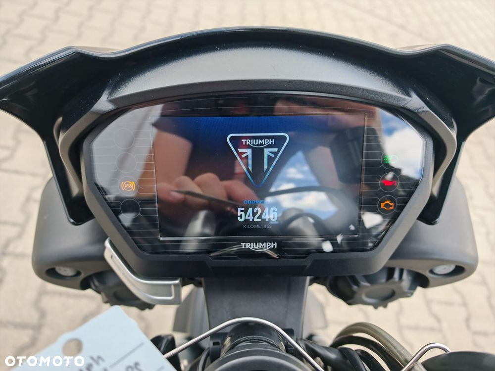 Triumph Street Triple - 16