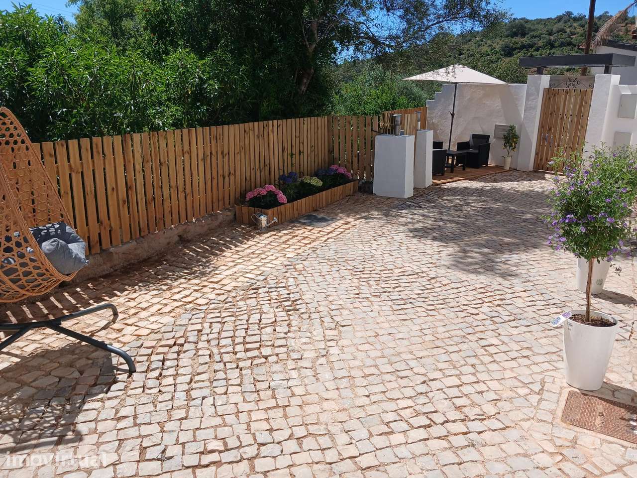 Linda Moradia T1 renovada em Juncais - Grande imagem: 4/28