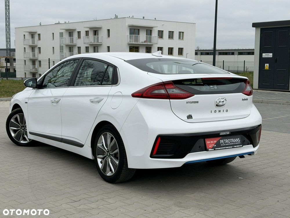 Hyundai IONIQ - 7