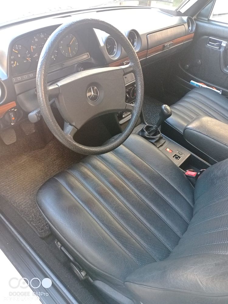 Mercedes-Benz W123 - 11