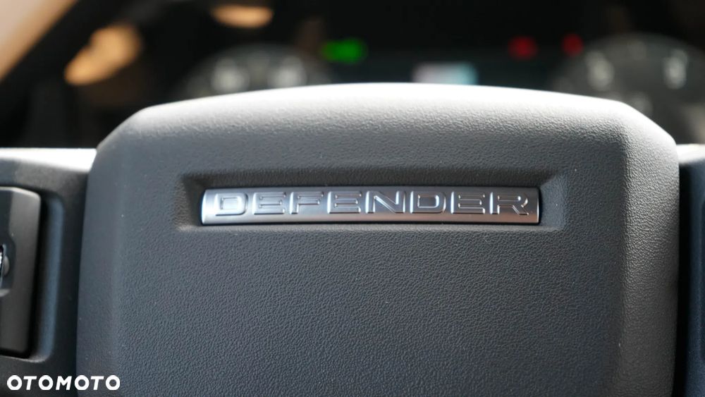 Land Rover Defender 3.0 D250 mHEV X-Dynamic HSE - 17