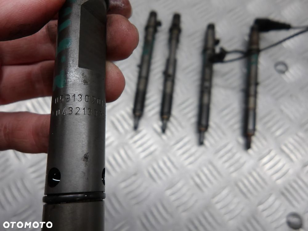 PASSAT B5 FL SEDAN 2.5 TDI 4MOTION WTRYSK WTRYSKIWACZ 043213795 - 6