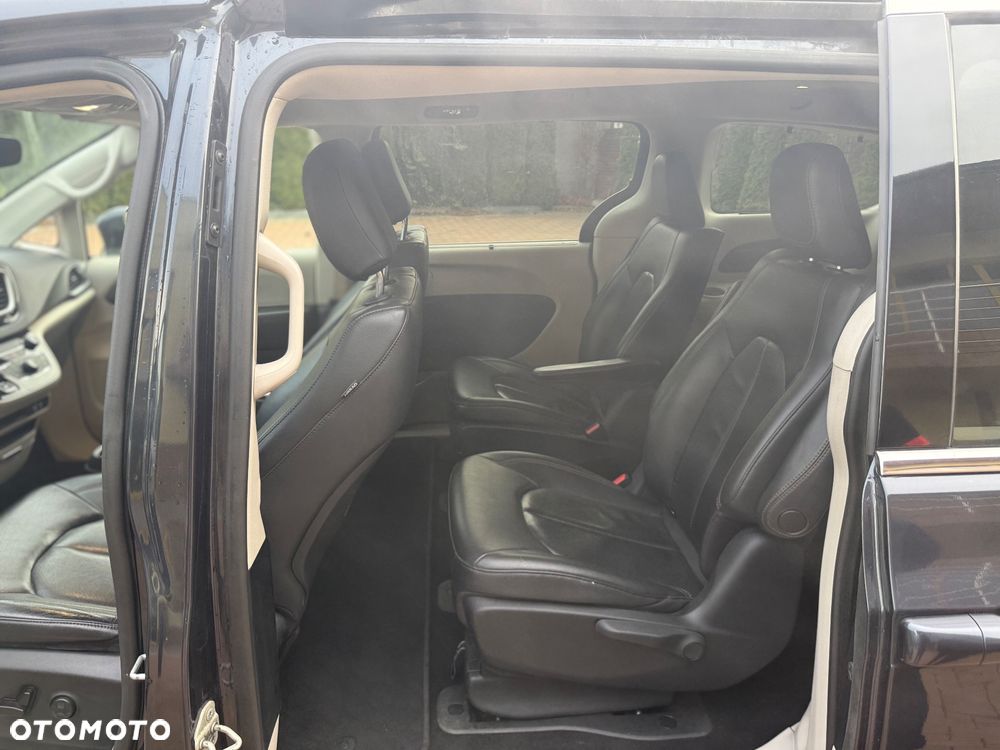 Chrysler Pacifica - 15