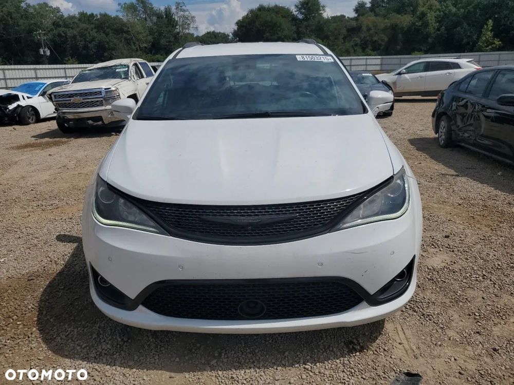 Chrysler Pacifica - 5
