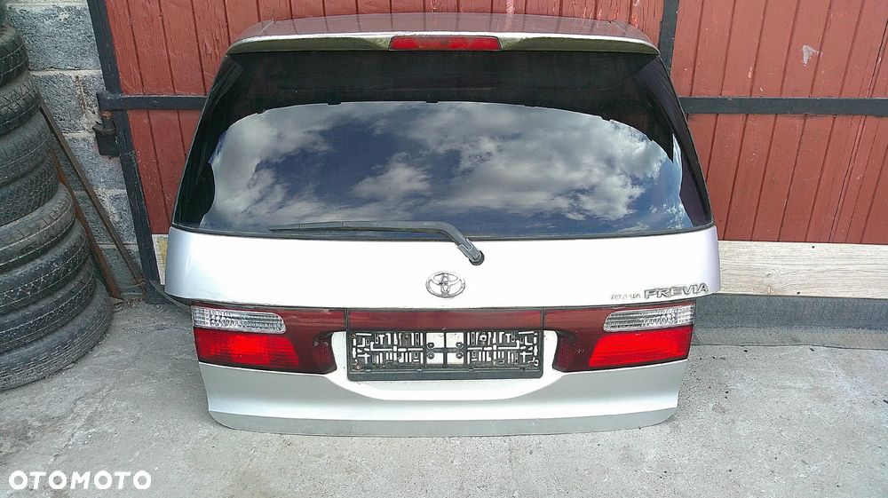 TOYOTA PREVIA II KLAPA TYLNA